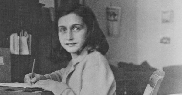 Volt FBI-ügynök, kutatók, önkéntesek segítettek kideríteni, ki árulhatta el Anne Frankot – Könyves magazin