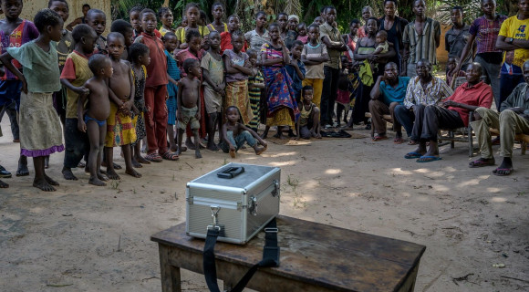 Vörös István: Egy fémtáska Kongóban [Képalá]