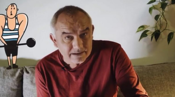 Darvasi krimijében minden este kettéfűrészelnek egy nőt