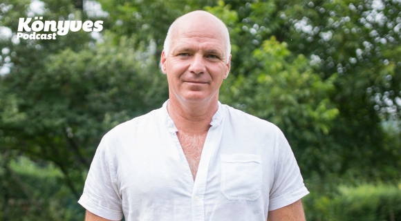 Orwellről, a diktatúra nyelvezetéről és társadalmi hatásairól Péterfy Gergellyel [Kötelező podcast]