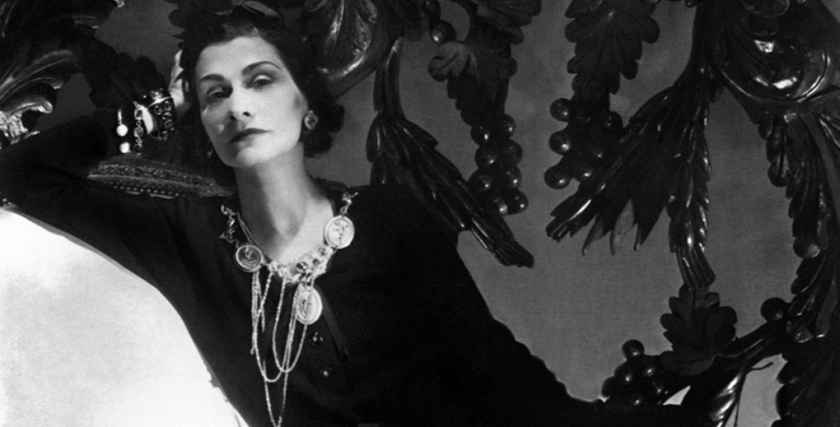 Nácik, fűzők és self branding - Coco Chanel 20. százada [podcast]