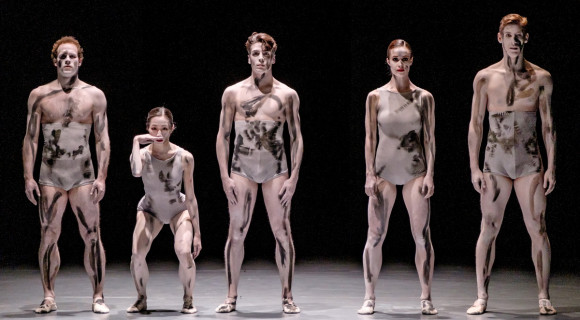 A várandósság alatti hangulatingadozás inspirálta az egyik legvadabb modern táncművet