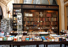 Franciaország törvénnyel védené a könyvesboltokat az Amazonnal szemben