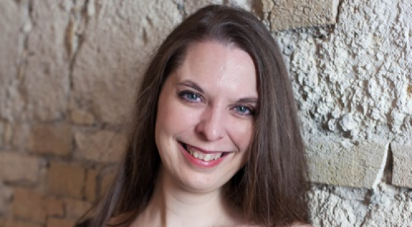 Kalapos Éva Veronika: Egy életen át írni fogom a szüleimet [PODCAST]