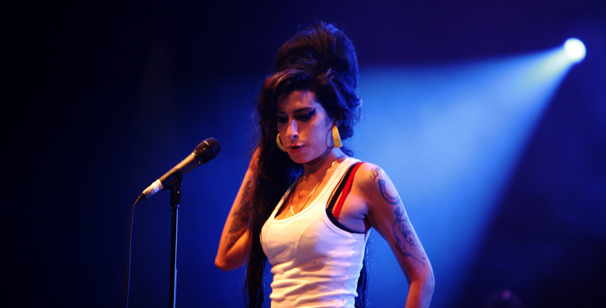 Amy Winehouse könyvtárát is kiállítják egy New York-i könyvvásáron