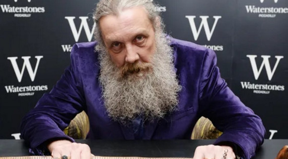 Alan Moore élete első műve A hamelni patkányfogó átirata volt nyolcévesen