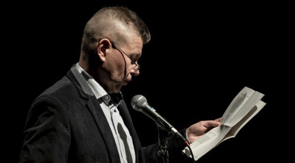 Fekete Vince versei a test tusáját, a gyász visszatükröződéseit mutatják meg