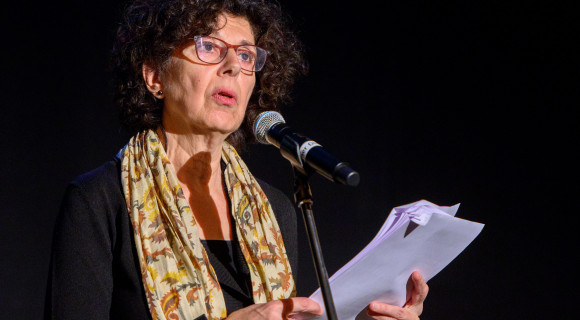 Esther Dischereit: Egy halom dollár [Hogyan szólnak a nők?]