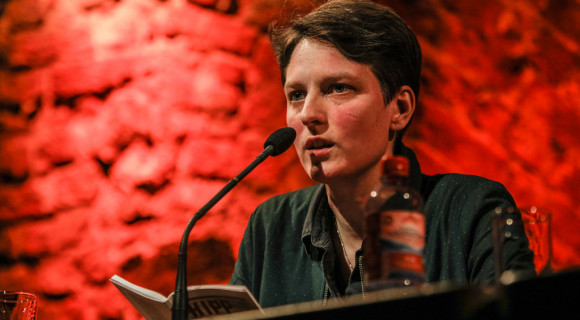 Anna Hetzer: Versek [Hogyan szólnak a nők?]