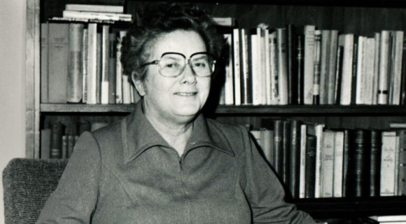 Fehér Klára egyszerre volt a mindennapok krónikása, egyszemélyes panasziroda és szocialista világjáró