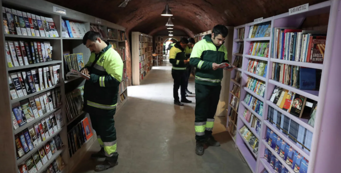 Kiselejtezett könyvekből hoztak létre könyvtárat a török szemétszállítók