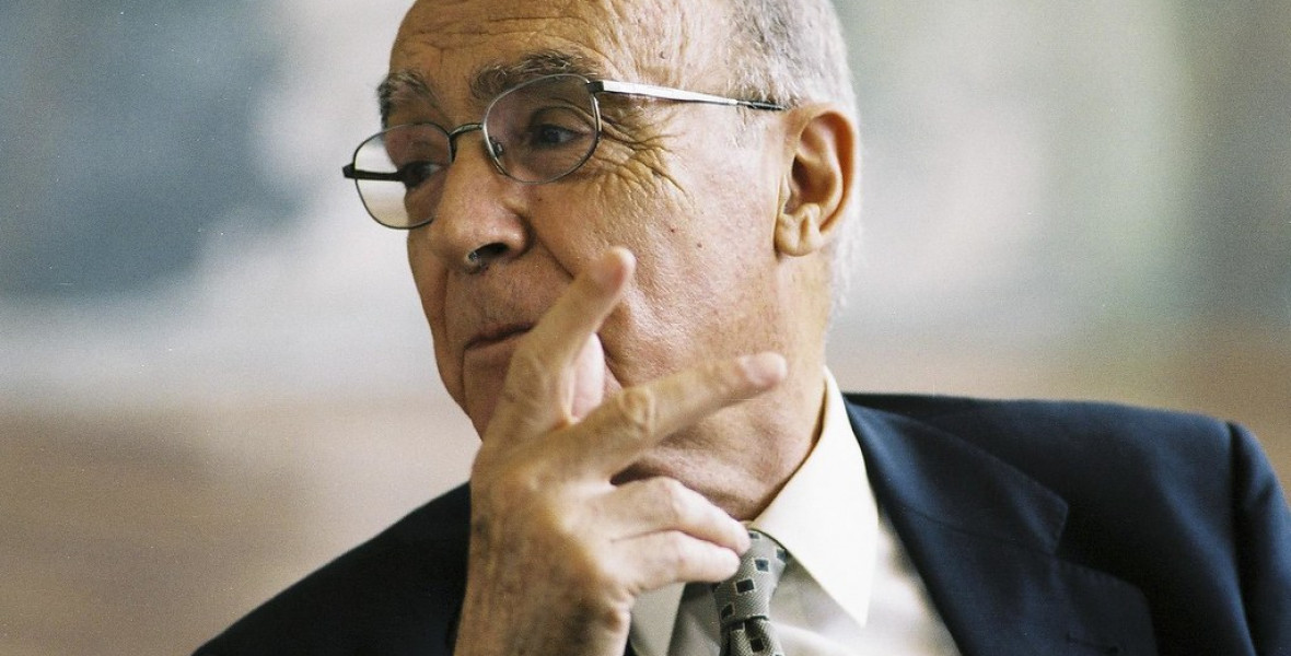 Száz éve született José Saramago, aki műveiben kézzelfoghatóvá tett egy illuzórikus, tovatűnő valóságot