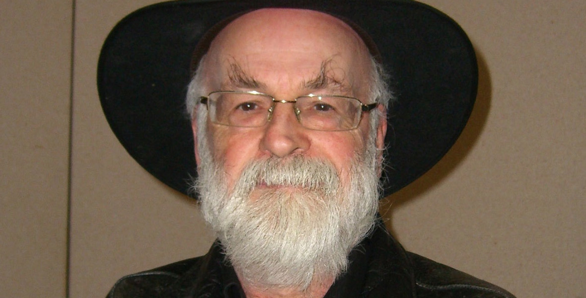 Terry Pratchett álnéven írt novelláit fedezték fel, érkeznek bennük varázslók, ősemberek és időutazók is