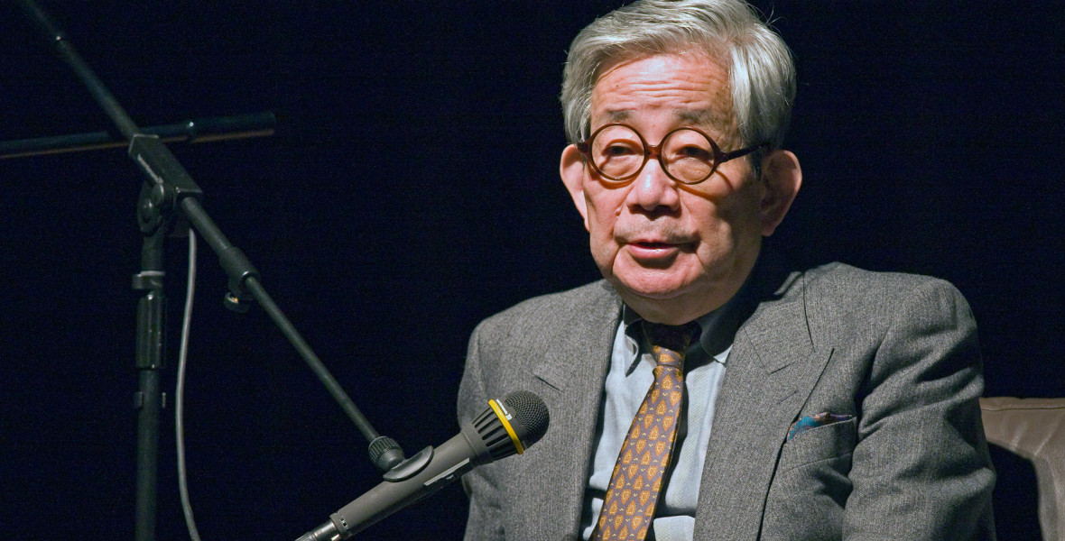 Elhunyt Óe Kenzaburo Nobel-díjas író, akinek magyar népmeséket olvastak gyerekkorában