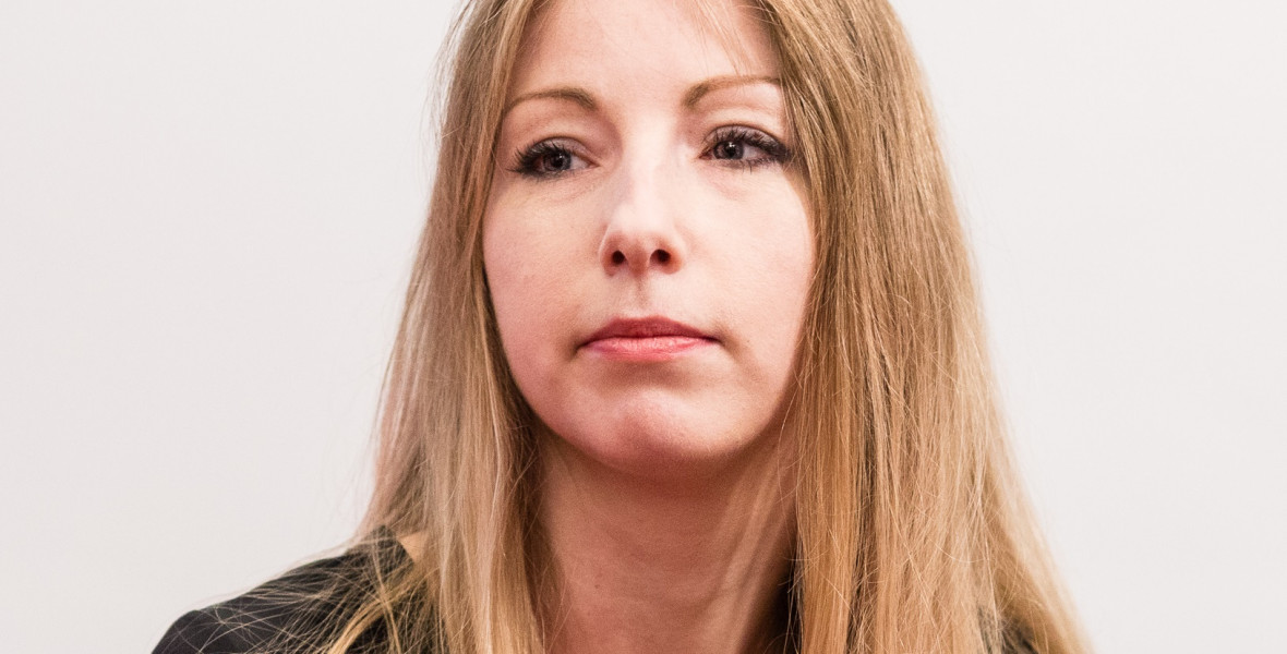 Belehalt sérüléseibe Viktoria Amelina ukrán író, miután a Ria Pizza rakétatalálatot kapott