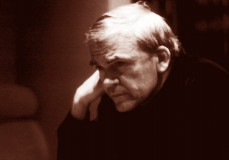 Kundera szerint a regényíró csak Cervantesnek tartozik számadással