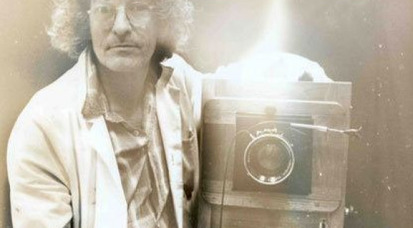 Meghalt Szirtes András