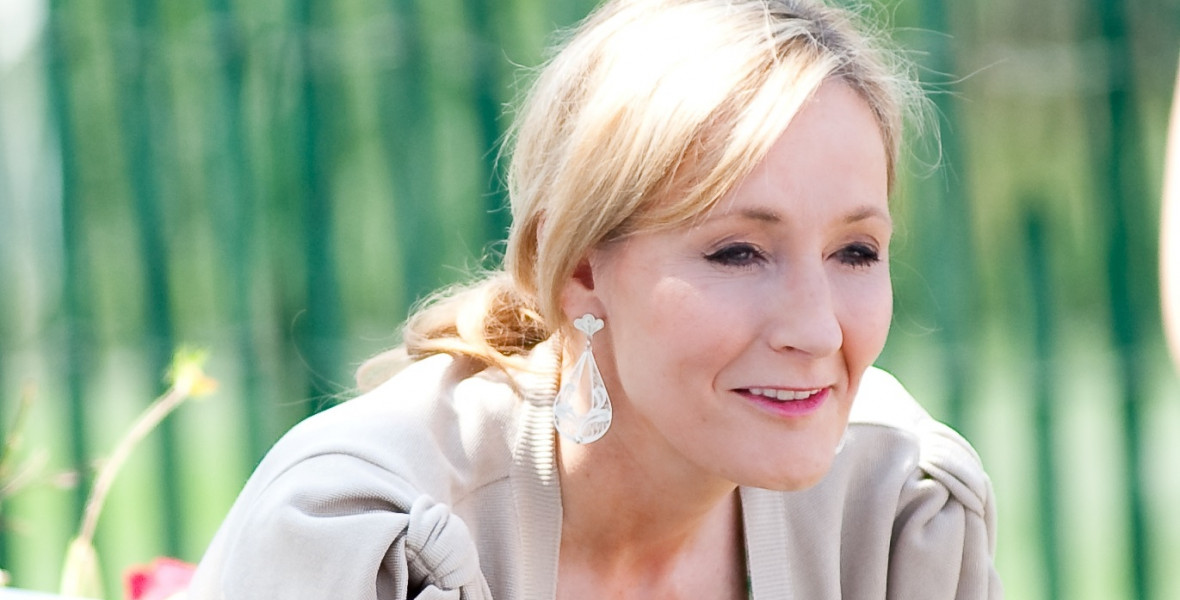 Hilary Mantel és JK Rowling is ritkaságokkal támogatja a globális oltásprogramot
