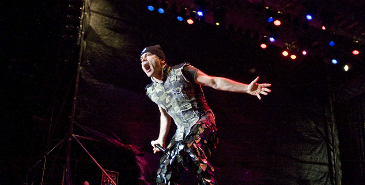 Az Iron Maiden énekese önéletrajzában arról is mesél, hogyan győzte le a rákot