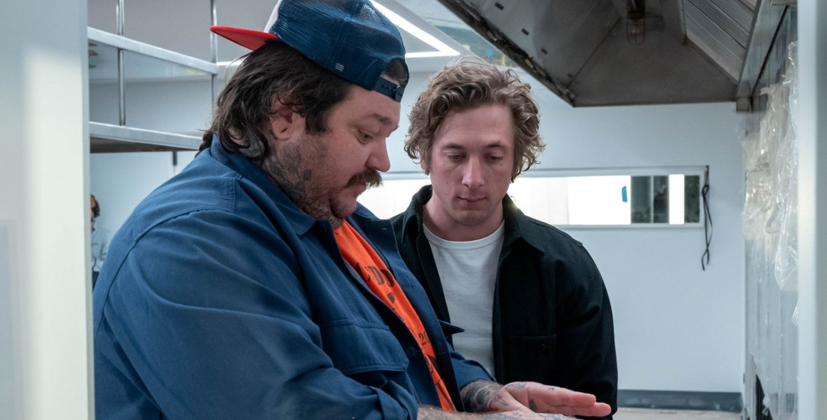 A mackó - Fak (Matty Matheson) és Carmy (Jeremy Allen White) - fotó: FX - konyvesmagazin.hu