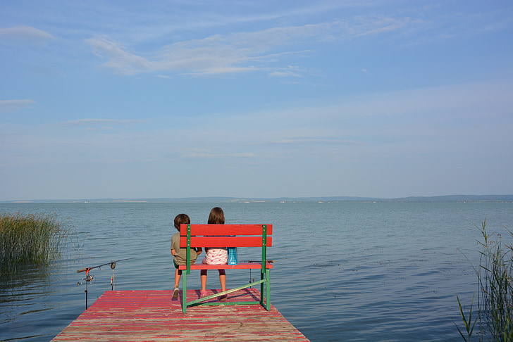 Mi lehet izgalmasabb, mint a nyár a Balatonon? – 10 gyerekkönyv a kedvenc tavunkról