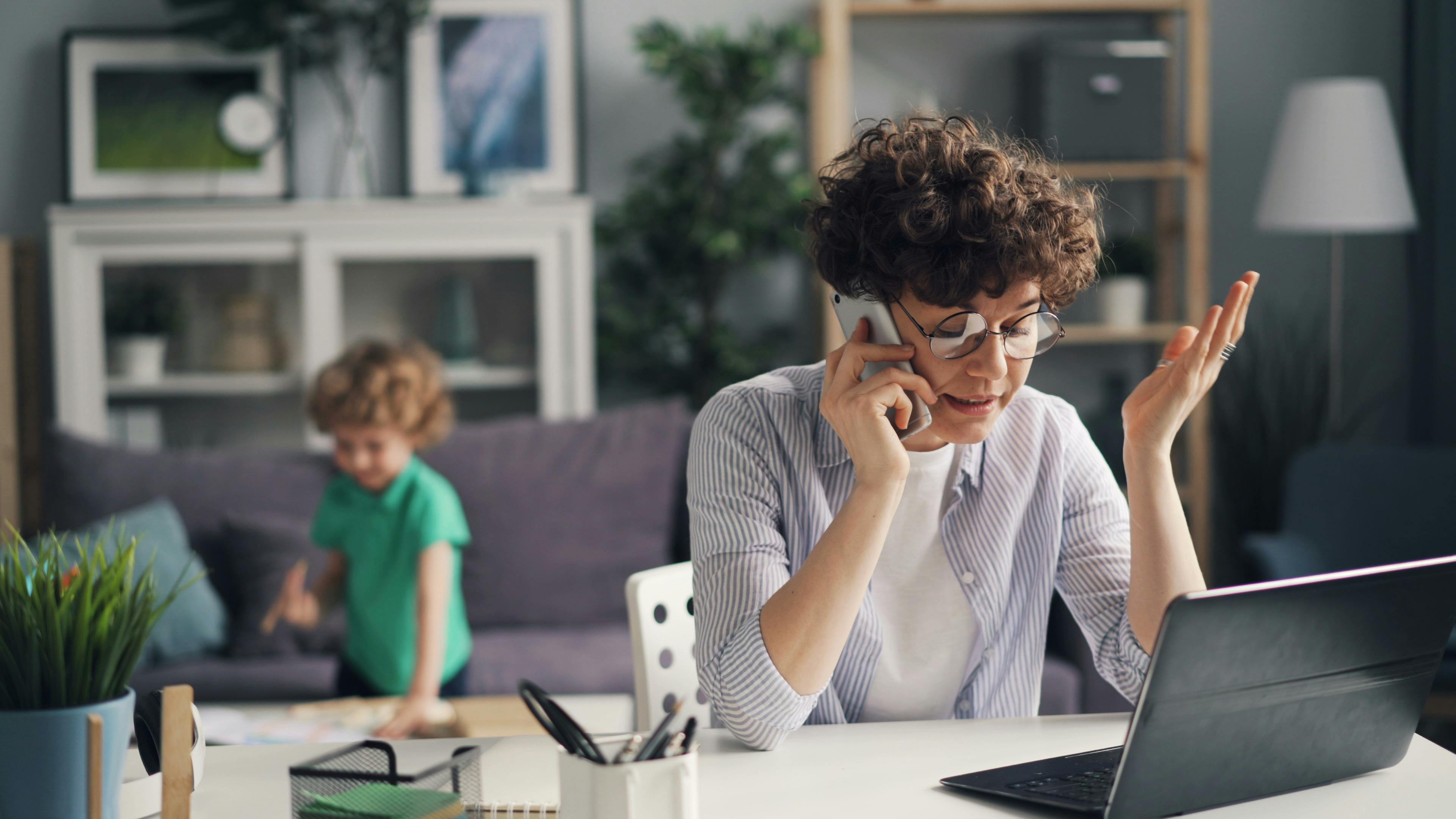 3 ok, amiért a home office pszichésen megterhelő + 3 könyv segítségül