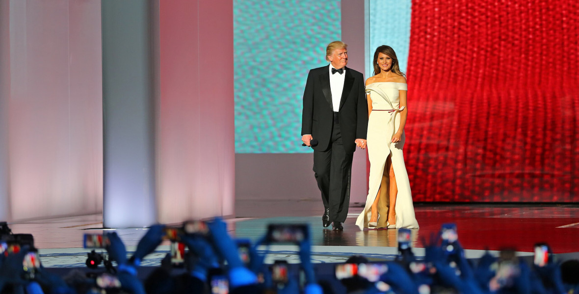Donald Trump felesége is beszáll a Trump család memoárbulijába
