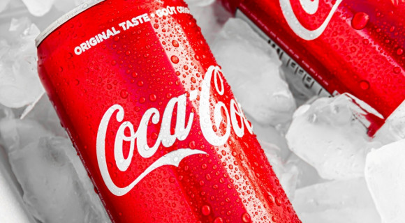 Az új Coca-Cola-kampányban elhasalt az AI irodalomból