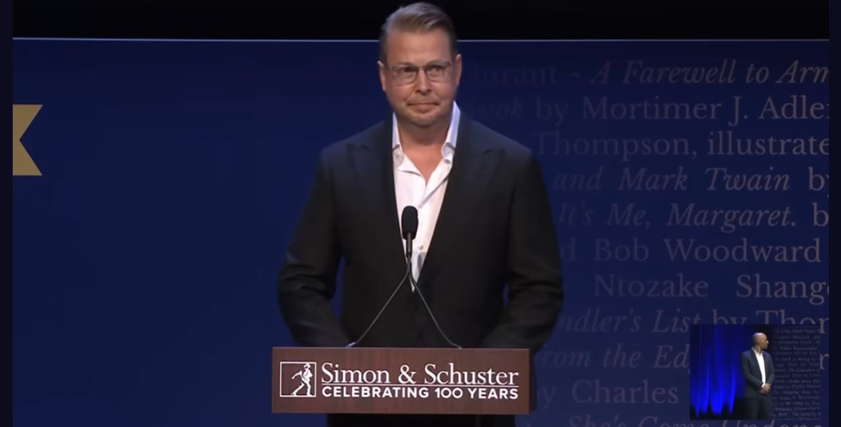 Fredrik Backman: Írónak lenni a legjobb módja, hogy azért kapj fizetést, mert nem vagy normális