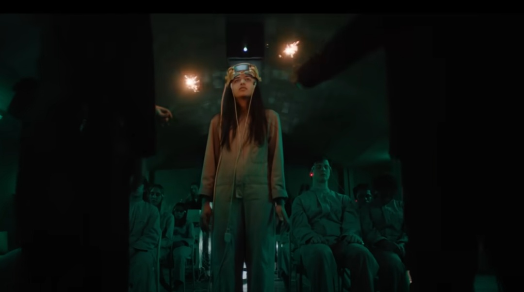 „Mintha egy szöget vernének a homlokodba” – kiskorú zseniken kísérleteznek az új Stephen King-thriller előzetesében