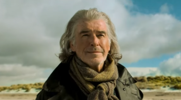 Pierce Brosnan új filmjében bohém festőként kezdi újra az életét