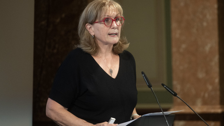 A költő írja a verset, vagy a vers írja önmagát?