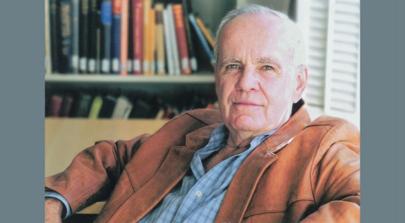 20 ezer kötet és westerncsizmák: ritka bepillantás Cormac McCarthy könyvtárába és otthonába