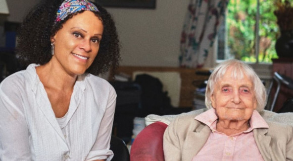 Először adták át a díjat, amivel Bernardine Evaristo 60 év feletti női szerzőket támogat