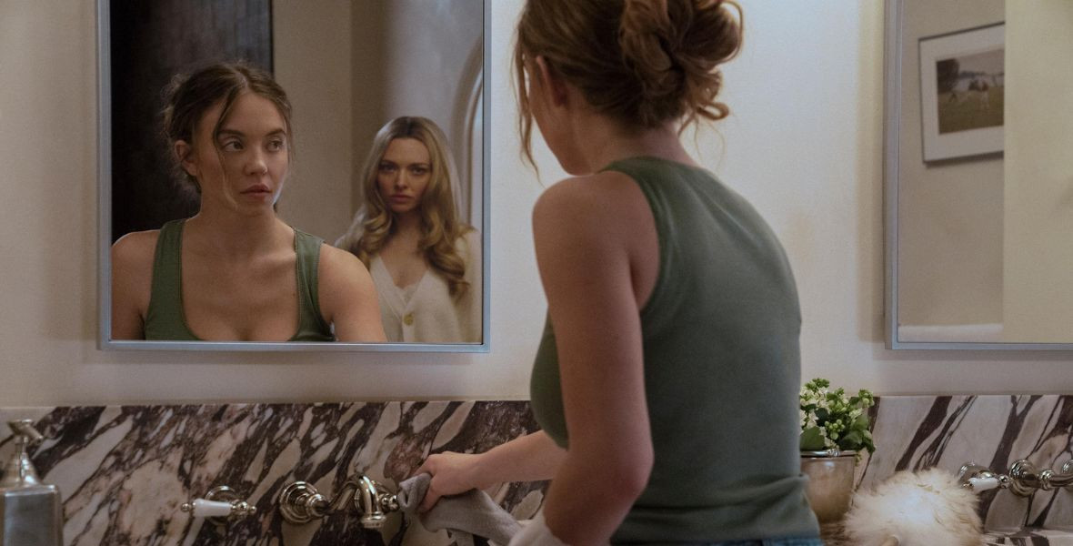 Sydney Sweeney véres fejjel szendvicset eszik a Housemaid előzetesében