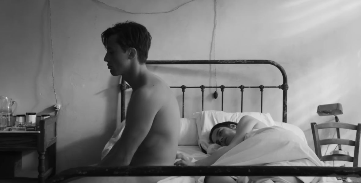 Melankólikus, fekete-fehér filmen tér vissza Camus klasszikusa