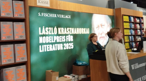 Demeter Szilárd: Krasznahorkai nem azért kapott Nobel-díjat, hogy kivetítsék az arcát egy ledfalra