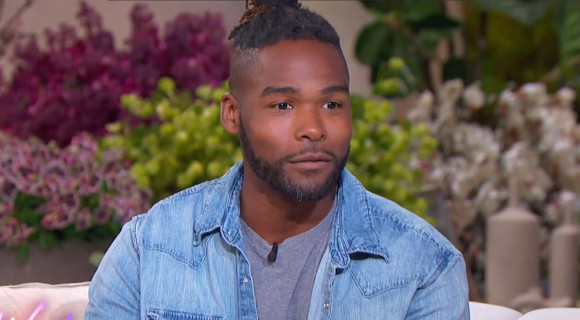 Könyvet ír a tiktokker, aki azt állítja, hogy 30 éves korában tanult meg olvasni