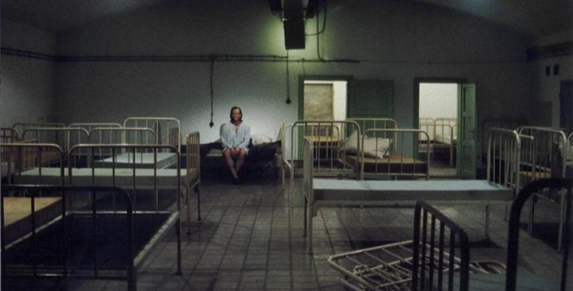 Krasznahorkai és Tarr Béla elveszettnek hitt filmjében mindenki elhagyja Magyarországot