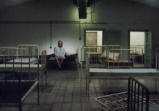 Krasznahorkai és Tarr Béla elveszettnek hitt filmjében mindenki elhagyja Magyarországot