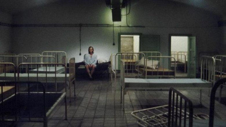 Krasznahorkai és Tarr Béla elveszettnek hitt filmjében mindenki elhagyja Magyarországot