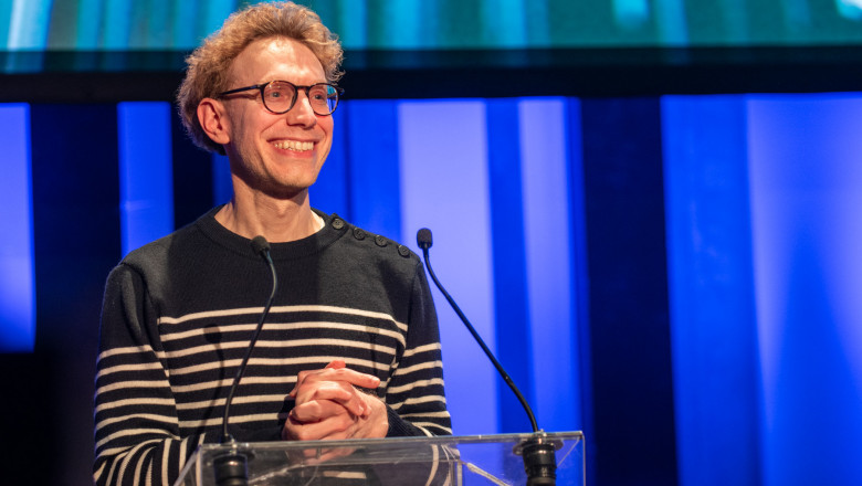 „Amikor kezdtem, meglepőnek számított, hogy egy autista ír” – interjú Daniel Tammet brit számzsenivel