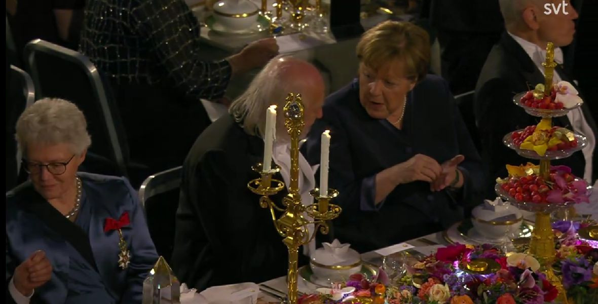 Florian Herscht, figyelsz? Krasznahorkai László Angela Merkellel folytatott eszmecserét a Nobel-díszvacsorán