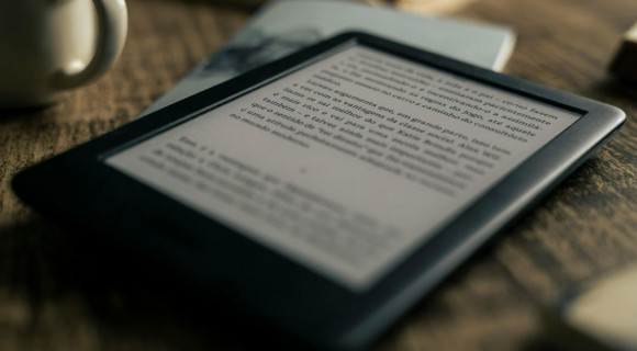 Itt az Amazon újítása: már olvasás közben is kérheted az AI segítségét