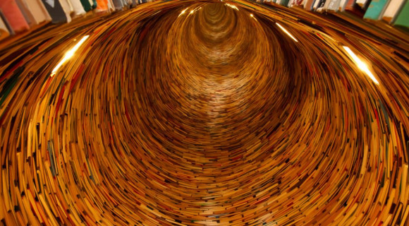 Ezért a prágai szoborért őrülnek meg a booktokkerek