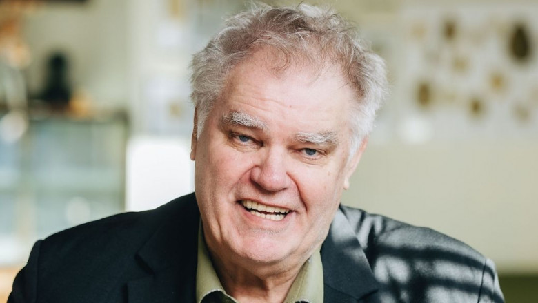 „Sokszor látom Adyt és Esterházyt a Három Hollóban beszélgetni” – a német irodalomtörténész, aki felpezsdítette a kávéházi életet