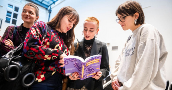 Mitől érdekes egy gimnazista élettörténete? – A Népszava közérzeti...