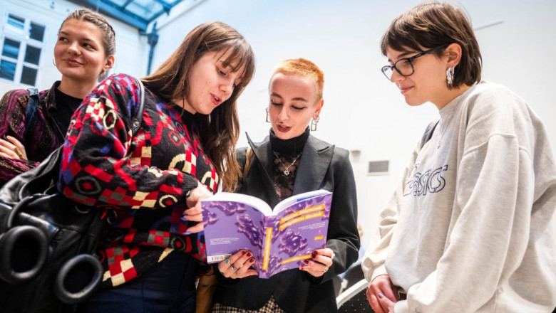 Mitől érdekes egy gimnazista élettörténete? – A Népszava közérzeti antológiájáról