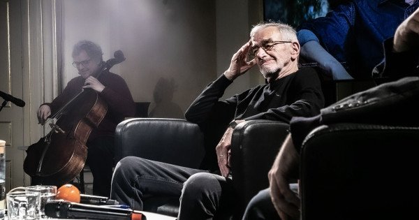 „Ahogy elkezdek írni, megszáll valami öröm” – a 90 éves Bodor Ádámot...