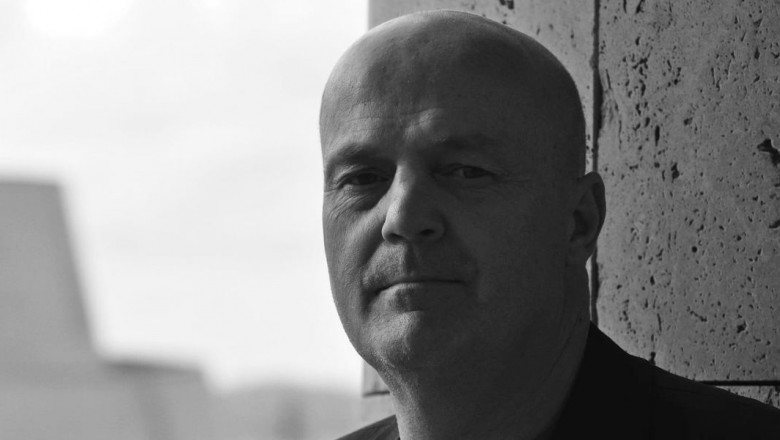 Foglalkozásából adódóan szemlélődő, befogadó, observer. Néz, lát, figyel. És megírja - 5 könyv a 75 éves Kukorelly Endre életművéből